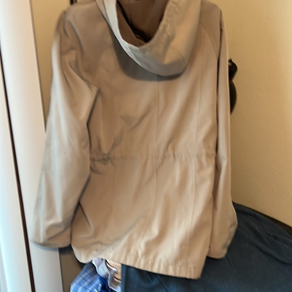Liz Claiborne tan spring jacket size small - Picture 3 of 3